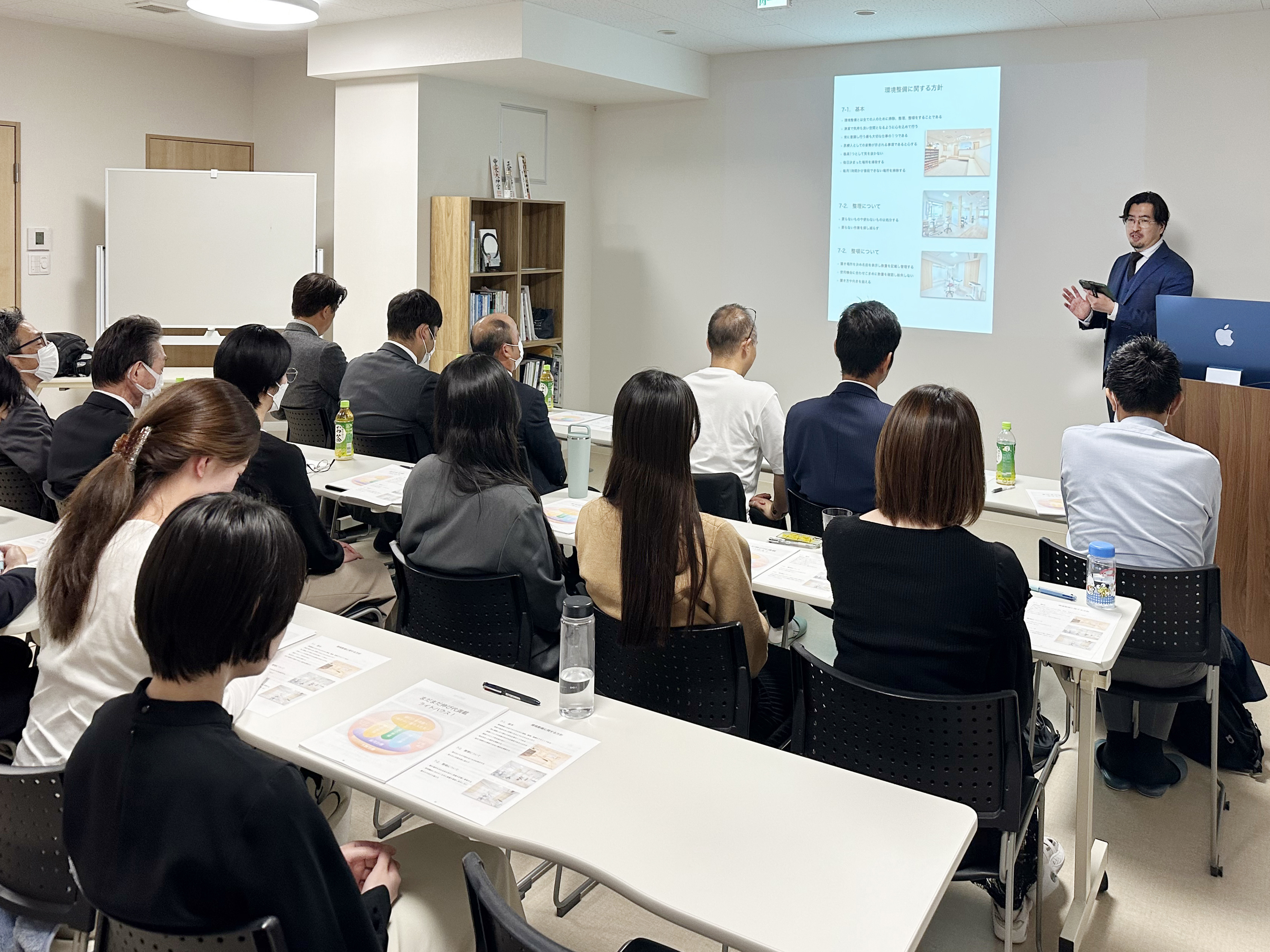 矯正ホワイトニング審美歯の移植ライトハウスデンタルクリニック経営計画発表会
