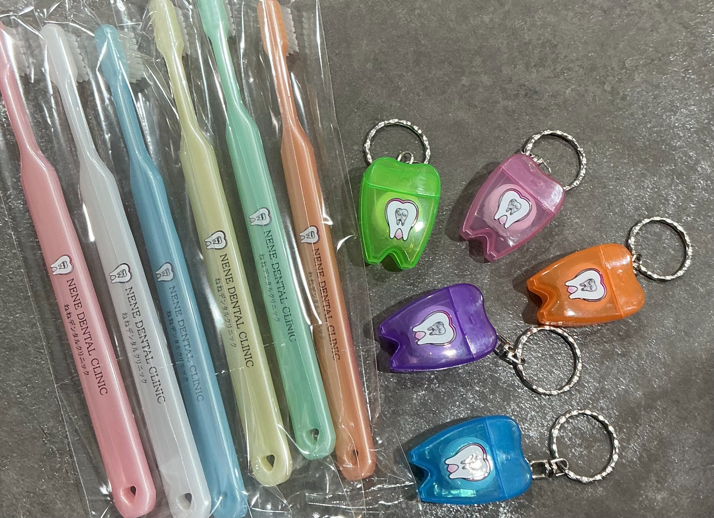 内覧会のプレゼント✨🎁✨ ロゴ入り歯ブラシとキーホルダーフロス